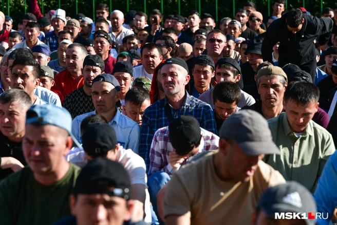 Запрет касается иностранцев, работающих на основании патентов | Источник: Артем Устюжанин / MSK1.RU