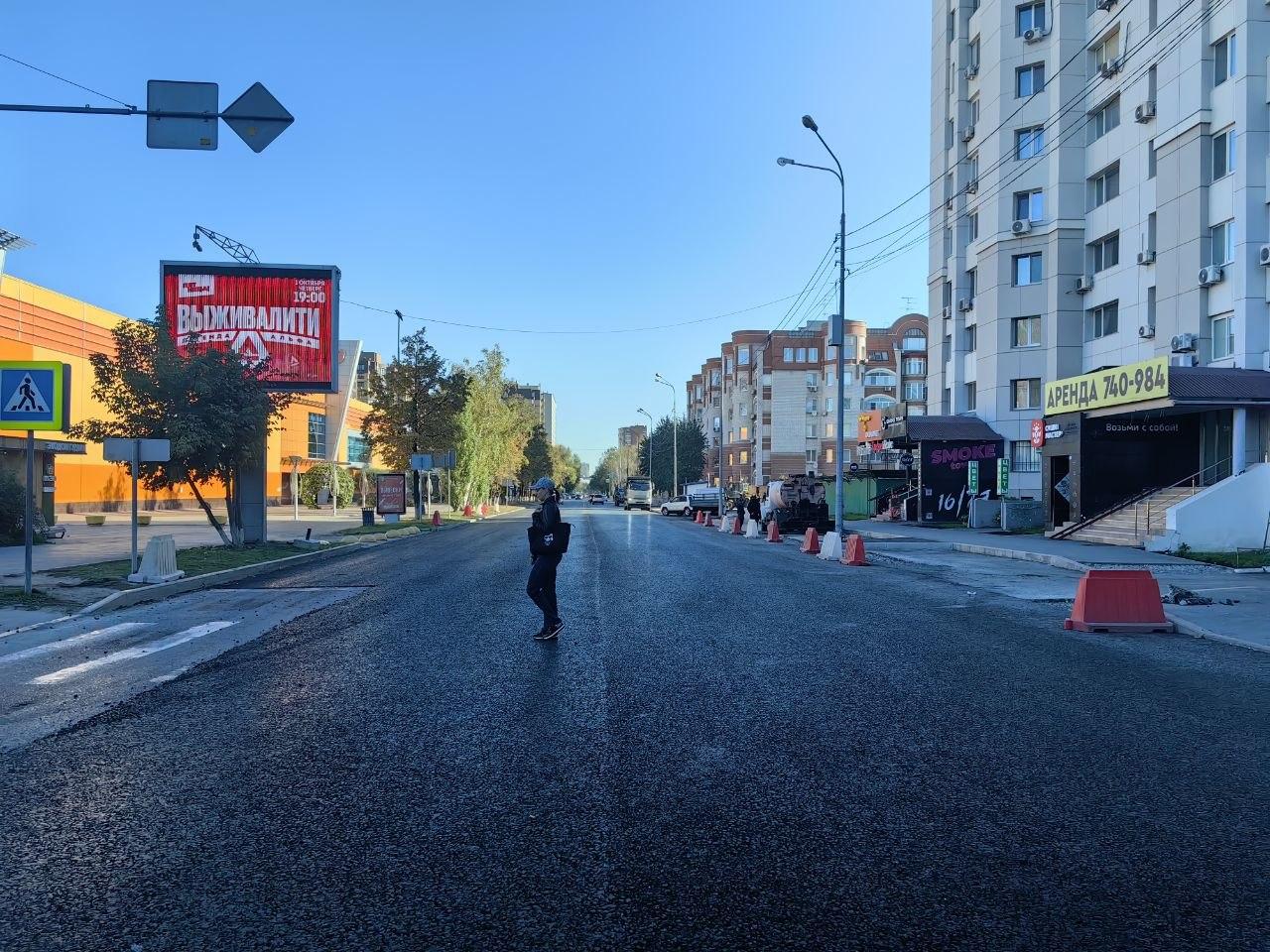 Приоткрыли. В центре Тюмени запустили движение по дороге, которую ремонтировали два месяца, — что т…