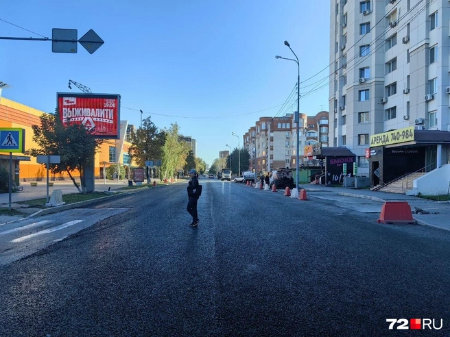 Свежий асфальт у «Гудвина». Будем привыкать к такой дороге | Источник: Павел Красоткин / 72.RU 