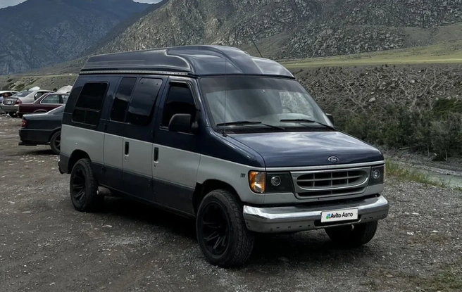 Минивен Ford Econoline 1997 года можно купить за 1,6 млн рублей | Источник: Avito