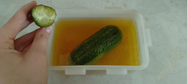 Гадость или деликатес? Проверяем рецепт огурцов в энергетике из соцсетей | Источник: Доктор Питер