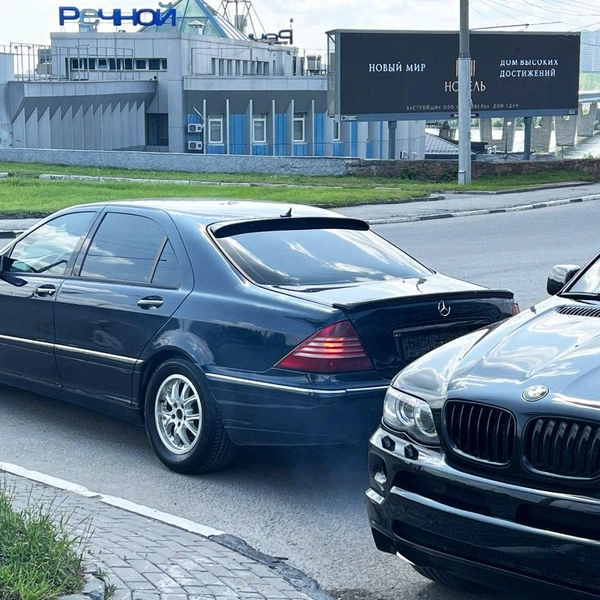 Инспекторы проверяют, соблюдают ли автомобилисты правила эксплуатации автомобиля | Источник: «АСТ-54 Black»