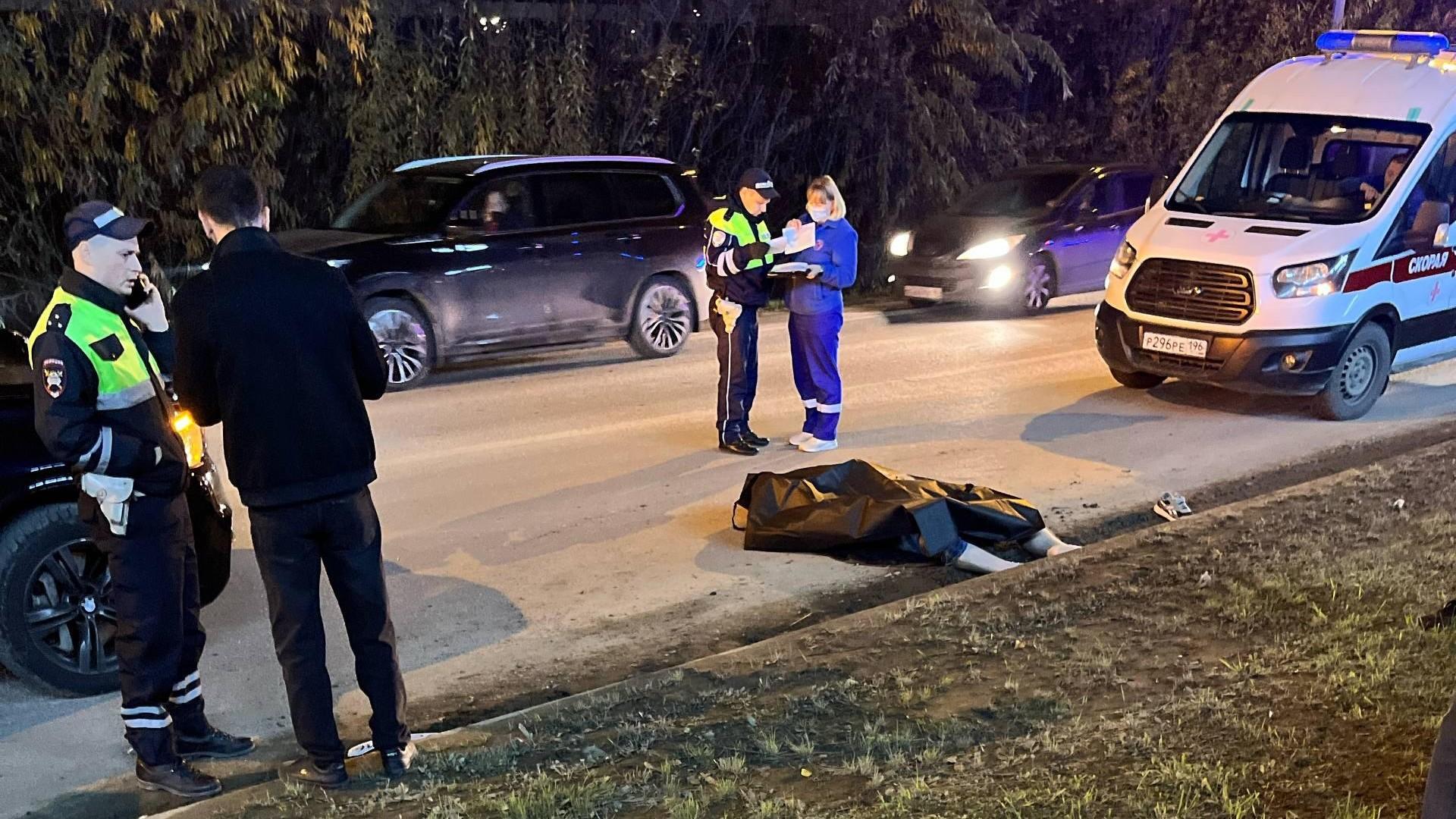 На Широкой Речке пешеход погиб под колёсами машины