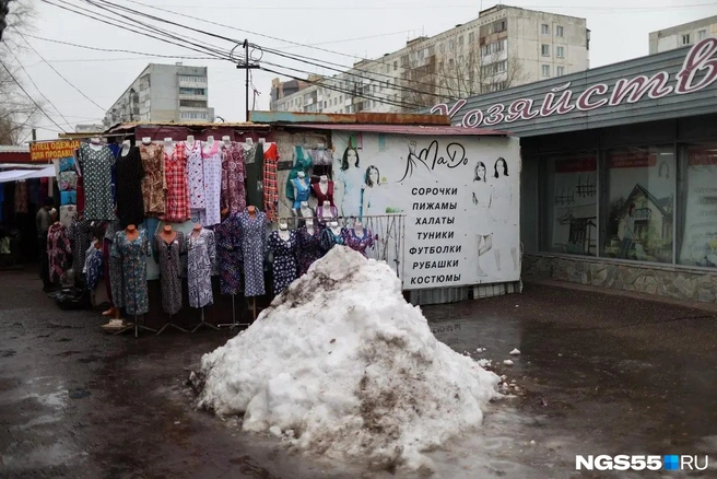 Вряд ли молодежь когда-либо пойдет покупать сюда вещи | Источник: Евгений Софийчук / NGS55.RU