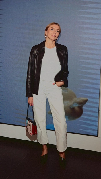 Светлана Бондарчук показала, какую кожаную куртку выбрать на осень, чтобы выглядеть стильно | marieclaire.ru