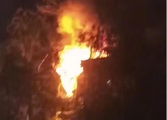 Двое погибли, жильцы, заблокированные в горящем доме, просят о помощи: на юго-западе Москвы произошел взрыв