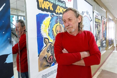 Russia's Last Cinema Poster Artist Resigns Due to Illness