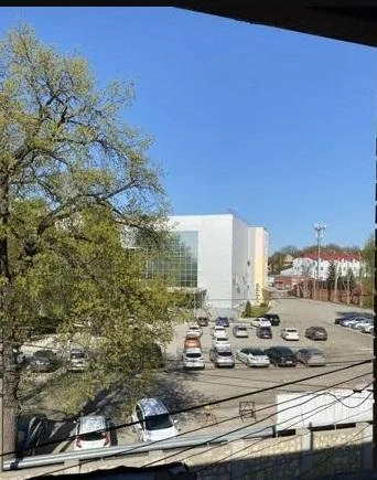Рядом есть парковка, но она не относится к зданию | Источник: avito.ru