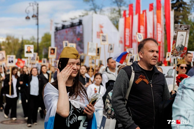 Многие проходили со слезами на глазах  | Источник: Ирина Шарова / 72.RU 