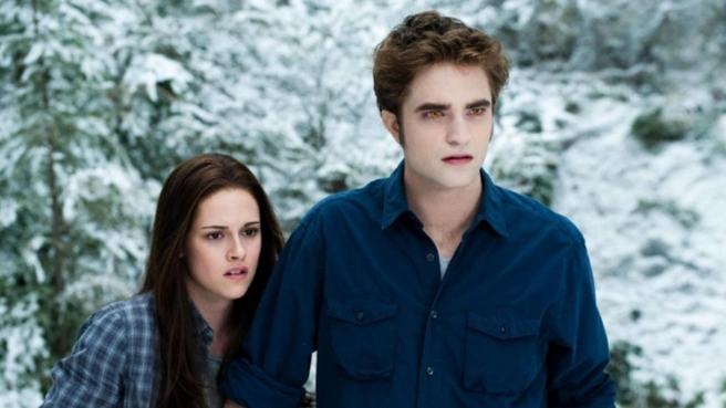 За сагу о вампирах решила взяться главная героиня фильма | Источник: кадр из фильма «Сумерки. Сага. Затмение» (18+), 2010 год, «Summit Entertainment», режиссер Дэвид Слэйд