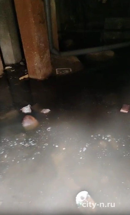 Обитатели дома просят городские службы вмешаться и устранить затянувшийся коммунальный вопрос | Источник: www.city-n.ru