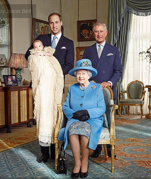 Четыре поколения британских монархов: королева Елизавета II и наследники престола принц Чарльз, принц Уильям и принц Георг