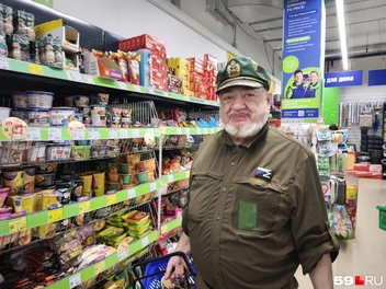 Александр в «Фикс прайсе» любит покупать продукты | Источник: Анастасия Селиверстова / 59.RU