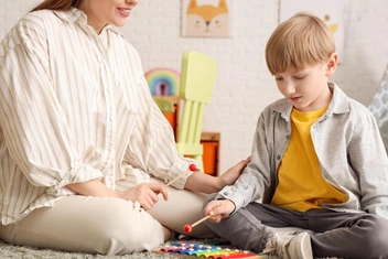 5 самых неприятных фраз, которые часто слышат родители детей с аутизмом