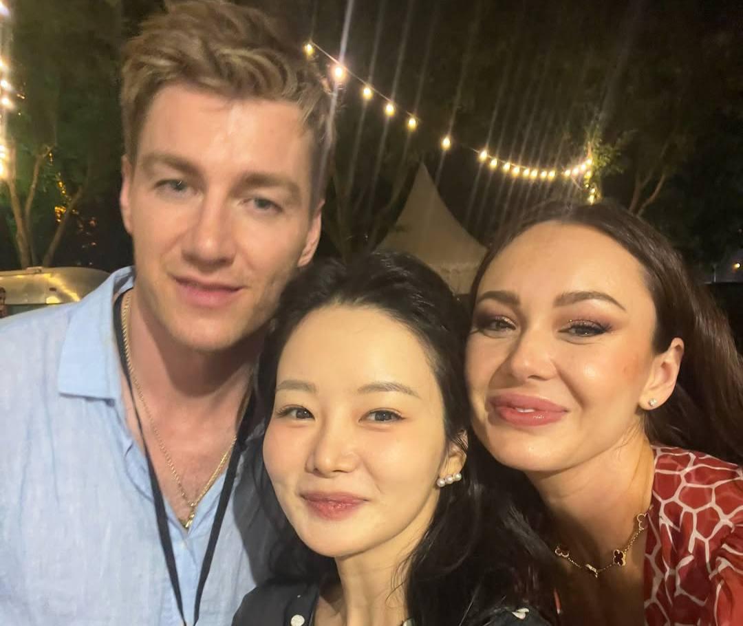 Оперную певицу из Казани и Алексея Воробьева поймали вместе в Париже. Хотя он пытался скрыть даму в шляпке