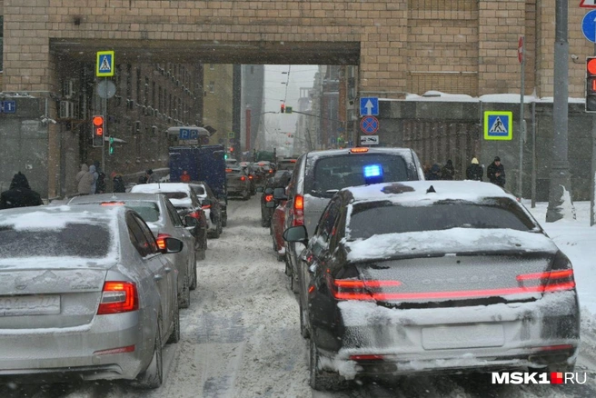 Показываем, как Москва пытается справиться с погодным коллапсом | Источник: Артем Устюжанин / MSK1.RU
