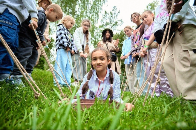 На базе отдыха «Мыс Рундук» проводят фестиваль красок Холи, пенную дискотеку, квесты «Покорение Форта Рундук» и «Игру в кальмара» | Источник: «Феерита»