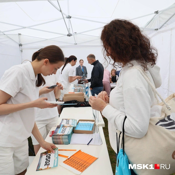 В зоне регистрации кипит работа | Источник: Артем Устюжанин / MSK1.RU