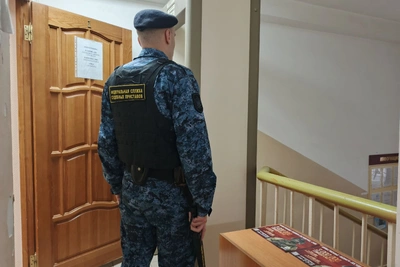 Пристав потушил возгорание в здании мировых судей