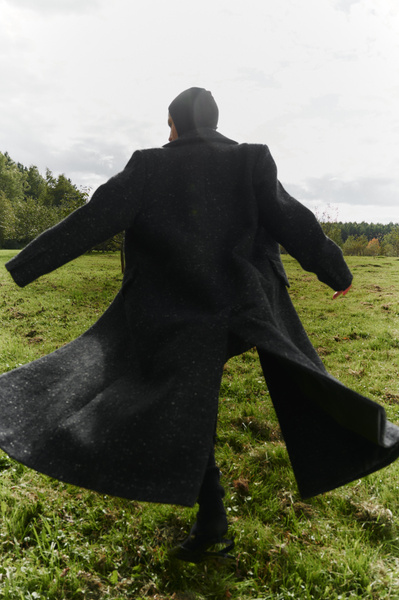 Сексуальное белье в честь супермоделей, авторские принты и пальто с мужского плеча: на какие тренды стоит обратить внимание осенью