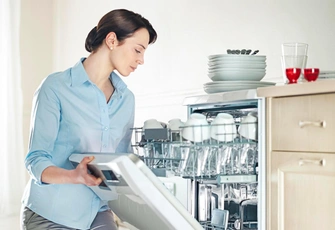 Тайный враг на кухне: ошибки, из-за которых посудомойка становится рассадником инфекции