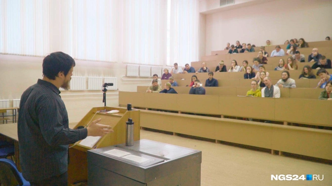 Некоторых студентов Уолкер «заразил» работой на земле | Источник: Анатолий Васильев