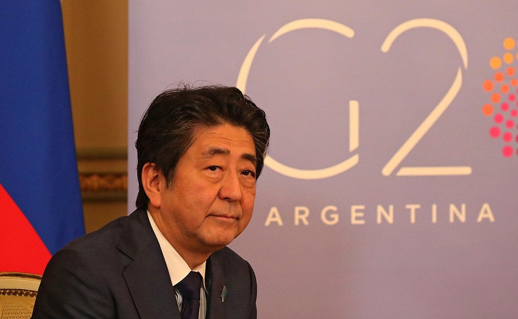 Премьер-министр Японии взял первый выходной за 148 дней