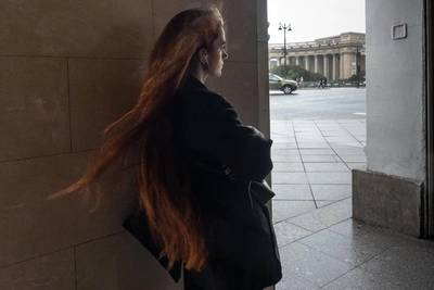 Трихолог развеяла миф о ежедневном мытье головы