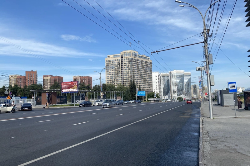 Пустые улицы Новосибирска в час пик из-за дефицита бензина