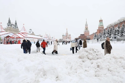 Slippery Steps and Giant Snowdrifts on Red Square After Snowfall