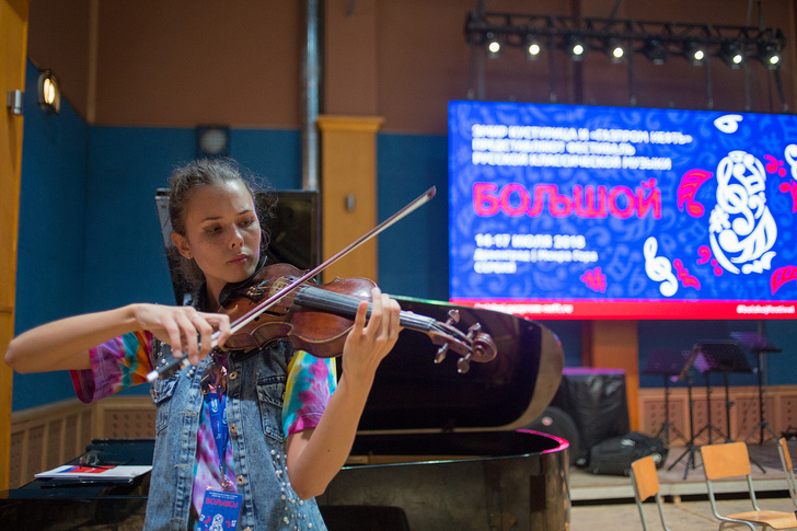 Фото №1 - Фестиваль «Большой»: без красной дорожки и в деревне