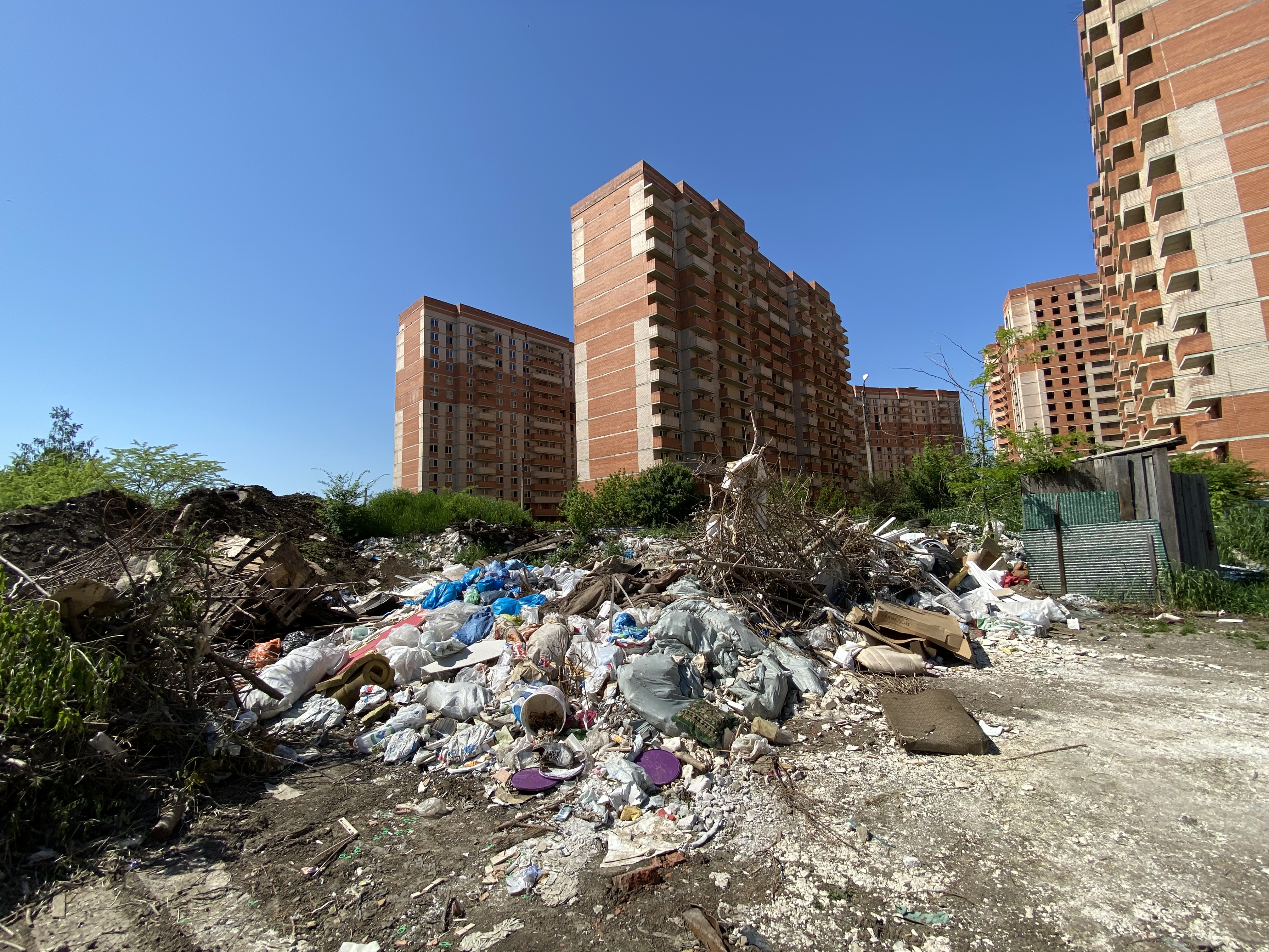 В Краснодаре объявили «охоту» на серых мусорщиков. Как пожаловаться?