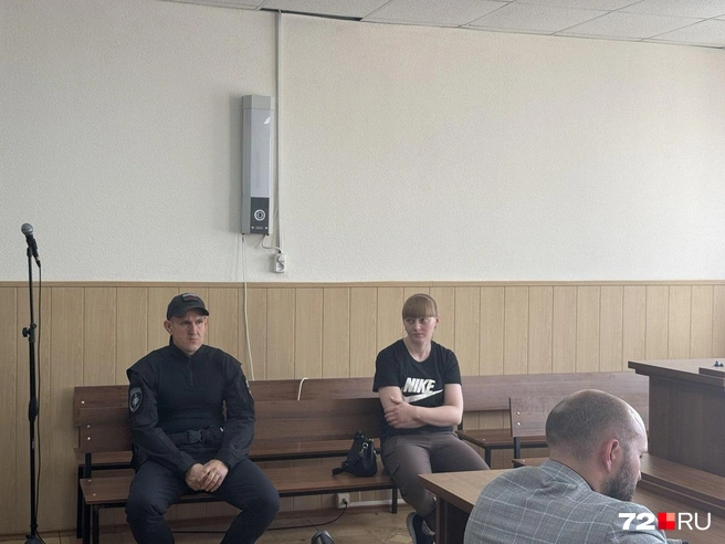 Любовь — сестра Алексея. Она была на заседании в качестве свидетеля | Источник: Анастасия Малышкина / 72.RU
