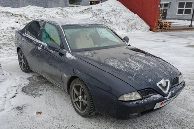В Новосибирске продают Alfa Romeo 166 за 250 тысяч
