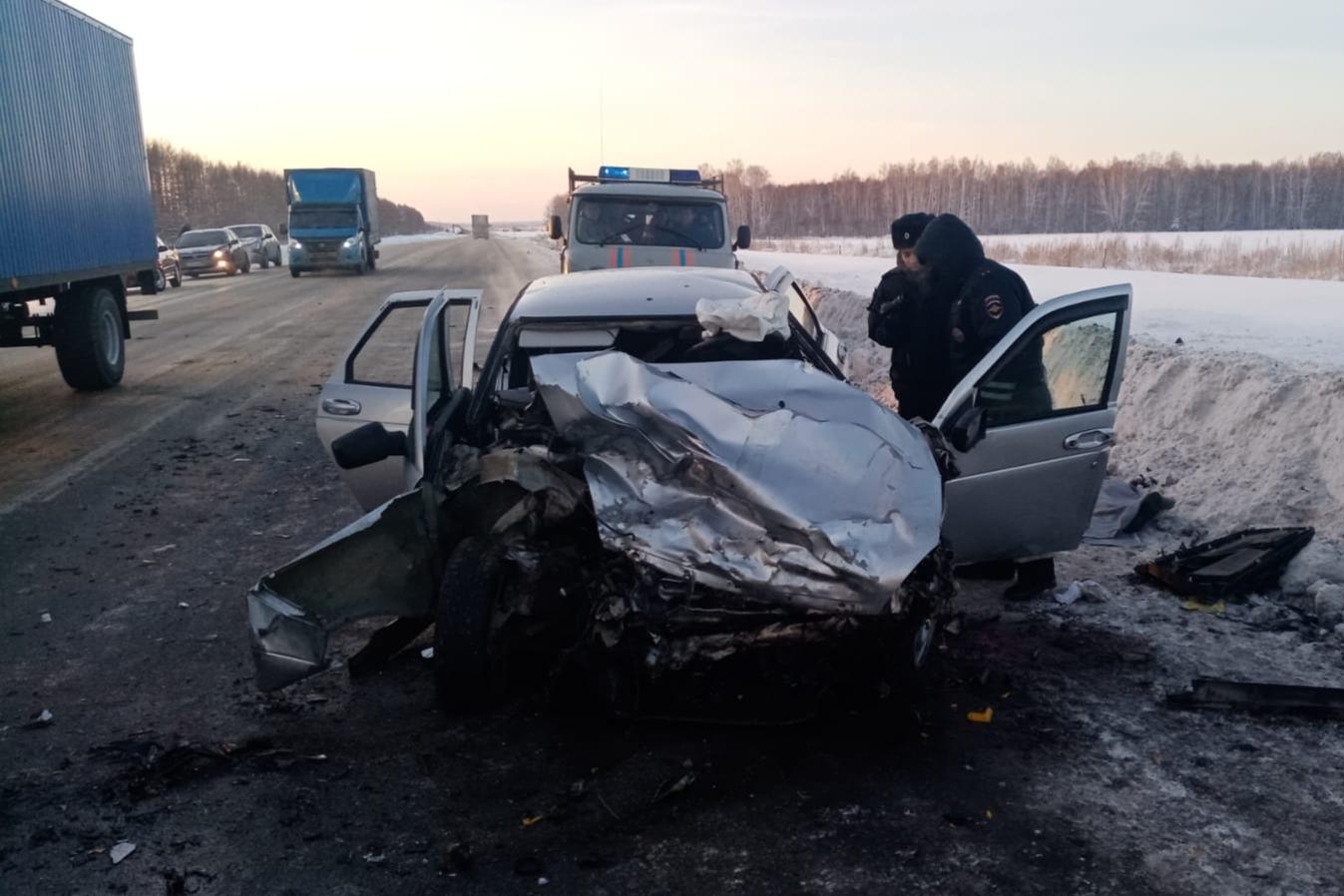 На трассе Екатеринбург — Тюмень разбилась семья на Honda, в их авто  врезалась 24-летняя автомобилистка на Lada 25 декабря 2021 - 25 декабря  2021 - Е1.ру