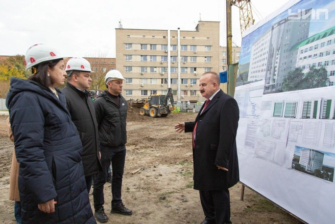 Бесарион Месхи провел экскурсию по строительной площадке | Источник: телеграм-канал Бесариона Месхи