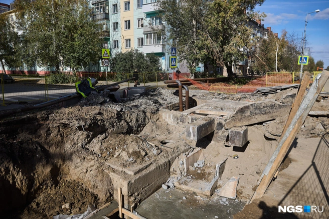 Перекресток Степной и Римского-Корсакова перерыт  | Источник: Александр Ощепков / NGS.RU