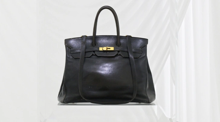 Сумку Birkin, проданную за рекордные млн, выставили на всеобщее обозрение. Что в ней особенного?