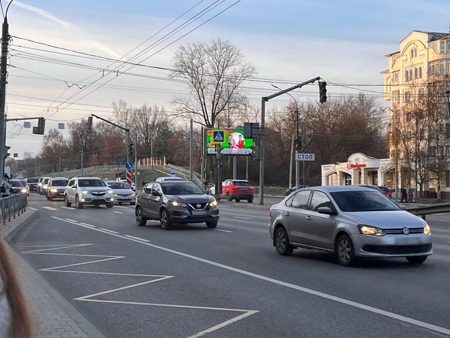 На Московском проспекте затруднено движение | Источник: читатель 76.RU