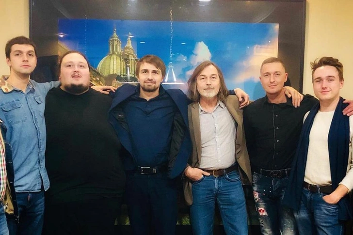 Никас Сафронов с наследниками: Александром, Лукой, Стефаном, Дмитрием и Ландином