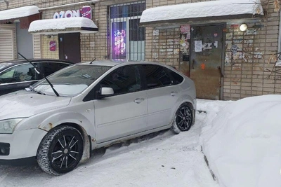 Urals Residents Clash Over Parking in Front of Entrances