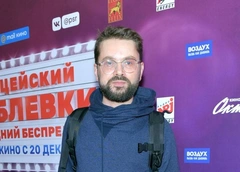 Бросил жену ради Машковой, а той изменил с Каштановой. Метания Артема Семакина, снова ставшего отцом в 42