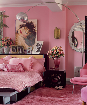 Розовый цвет в спальне: 40+ интерьеров