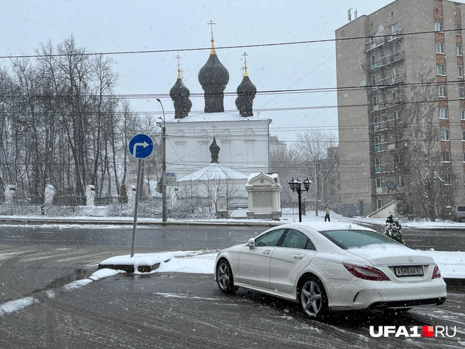 «Мерс» рассекает по улицам Иваново | Источник: Андрей Бирюков / UFA1.RU