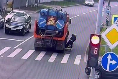 В Петербурге сбили троих на двух электросамокатах