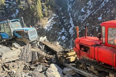В Дагестане восстановили движение на двух автодорогах после обвалов