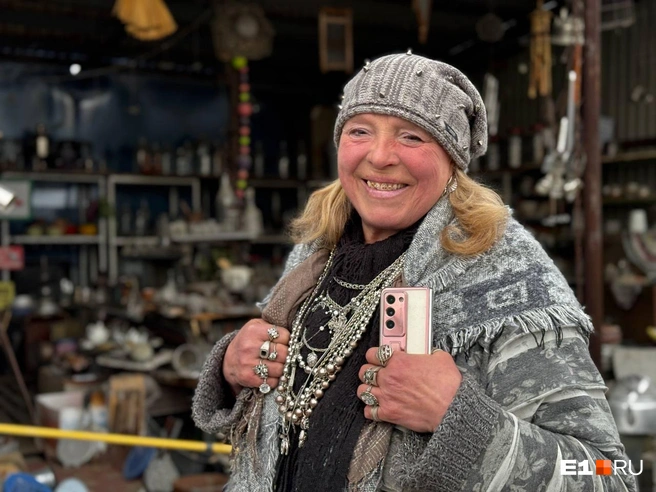 Продавщица всегда рада гостям у себя на рынке | Источник: Кирилл Кушнов / E1.RU