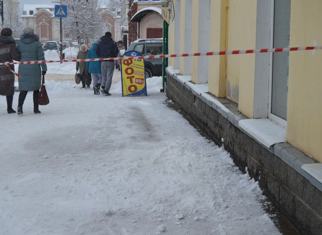 Рязанцу на голову упала крупная сосулька | ya62.ru