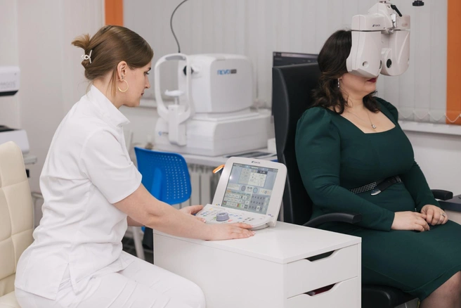 Каждому пациенту проводится персональная диагностика зрительной системы | Источник: Инна Кузнецова