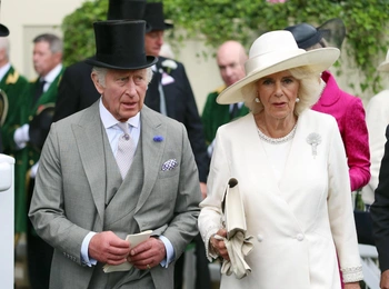 Счастливы и спокойны: король Карл III и Камилла поделились рождественской открыткой